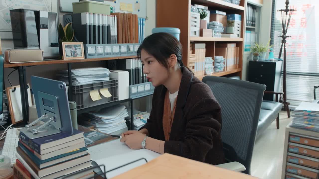 我说错了 我记得是左手