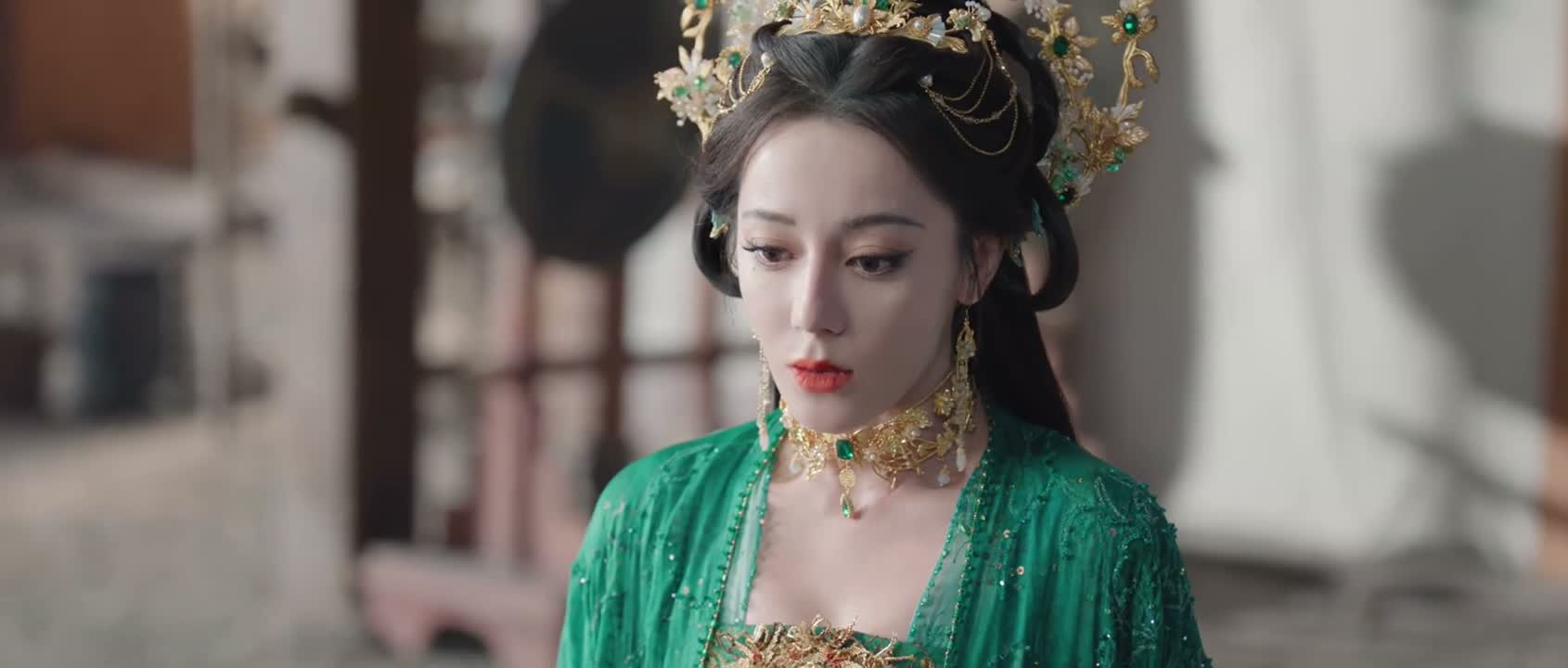 你寸步不离地保护段胥