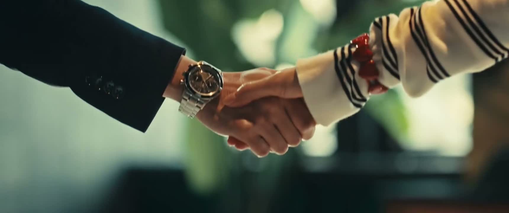 不好意思啊 贝律师 临时请你出来 坐吧