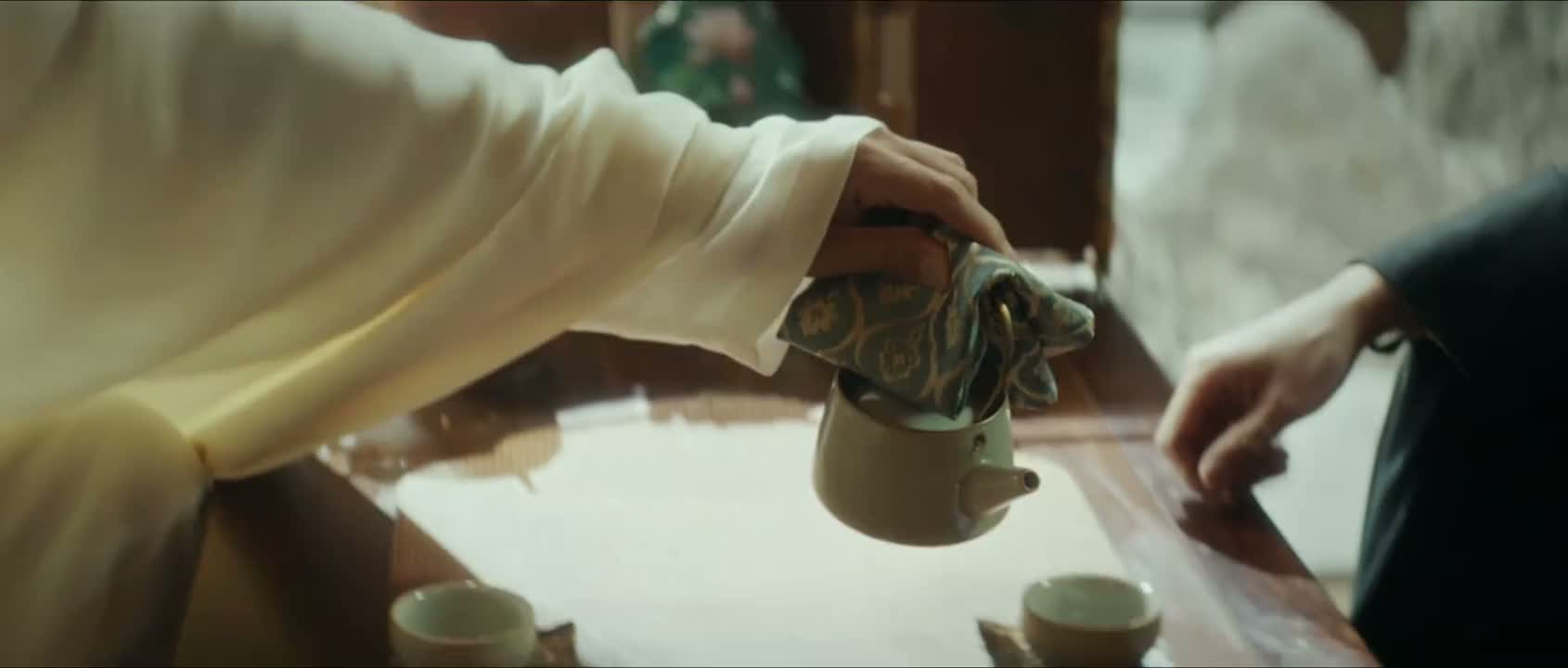 应该是左利手
