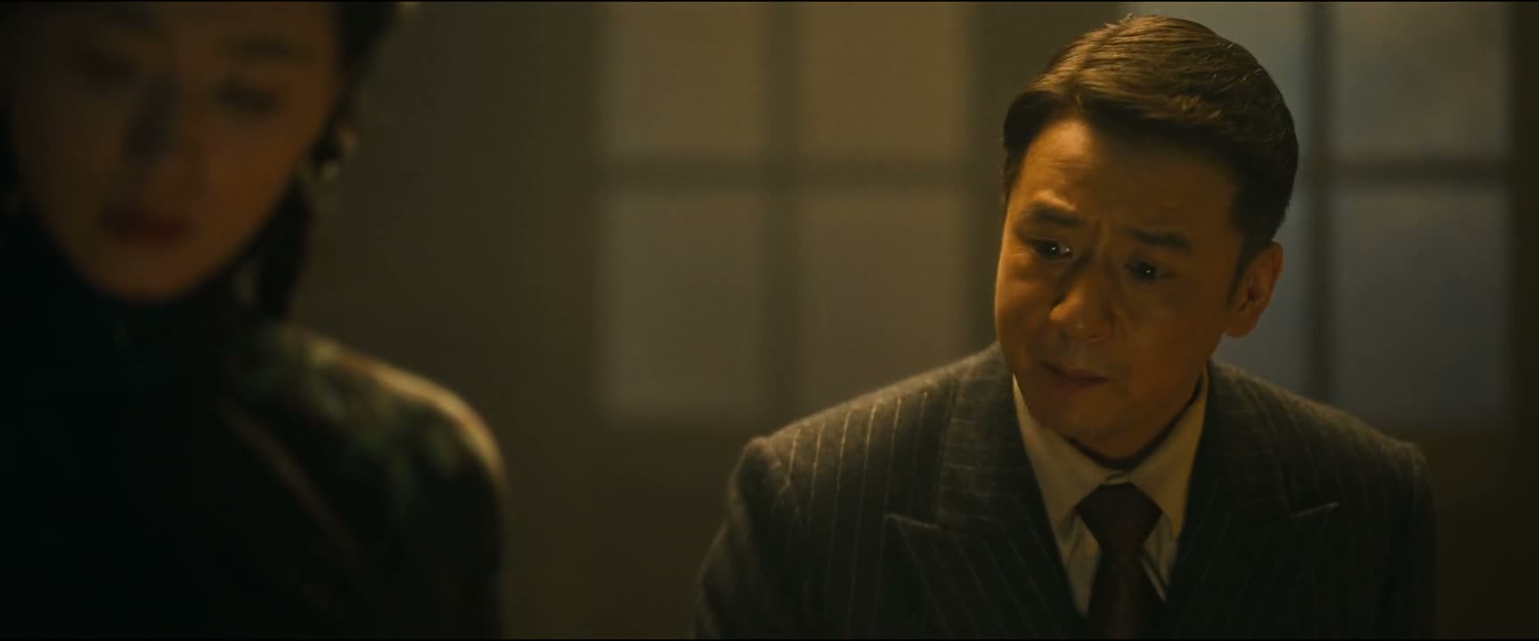 他立马拍案而起 面红耳赤 差点蹶过去