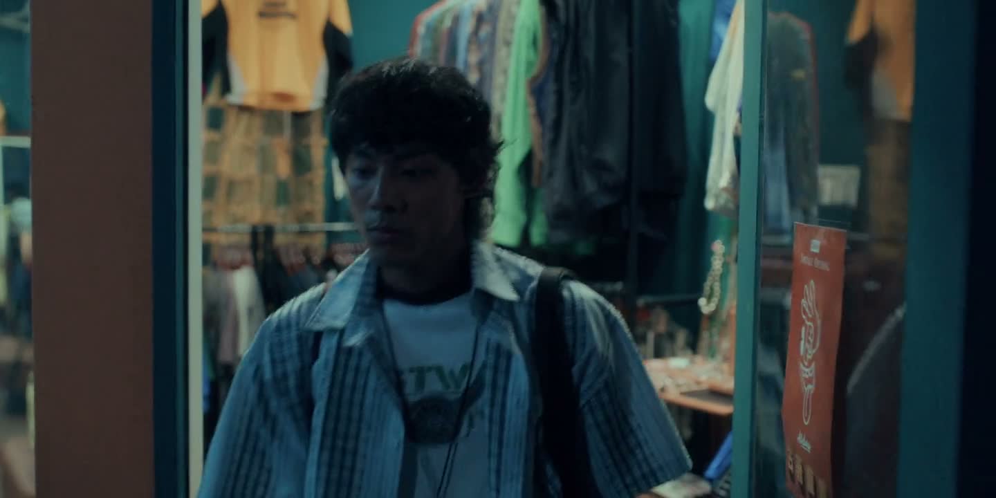 买个衣服脸那么臭