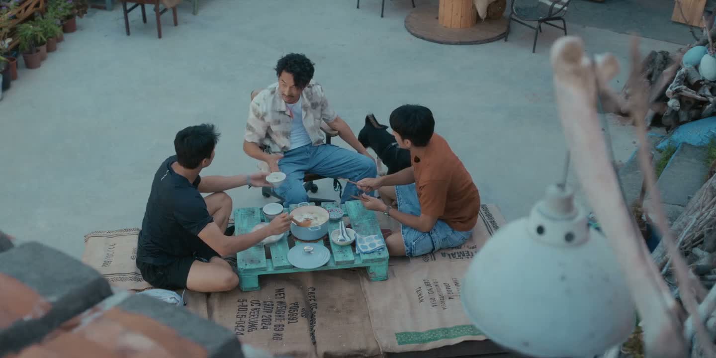 你们两个背着我喝酒