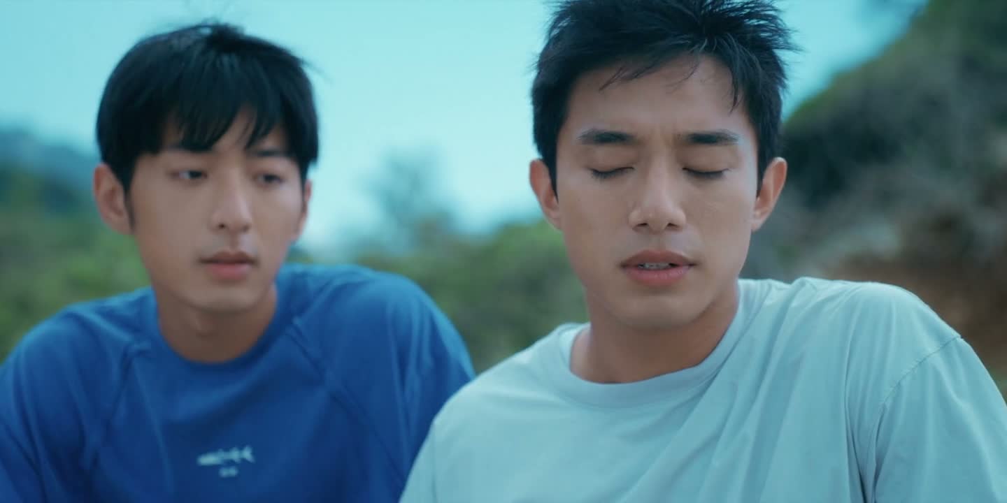 然后慢慢把眼睛睁开