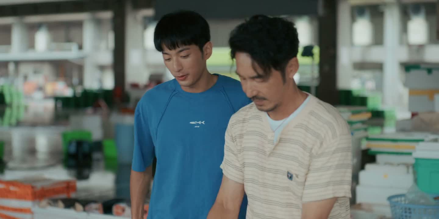 我爸以前会找我陪他逛鱼市啊