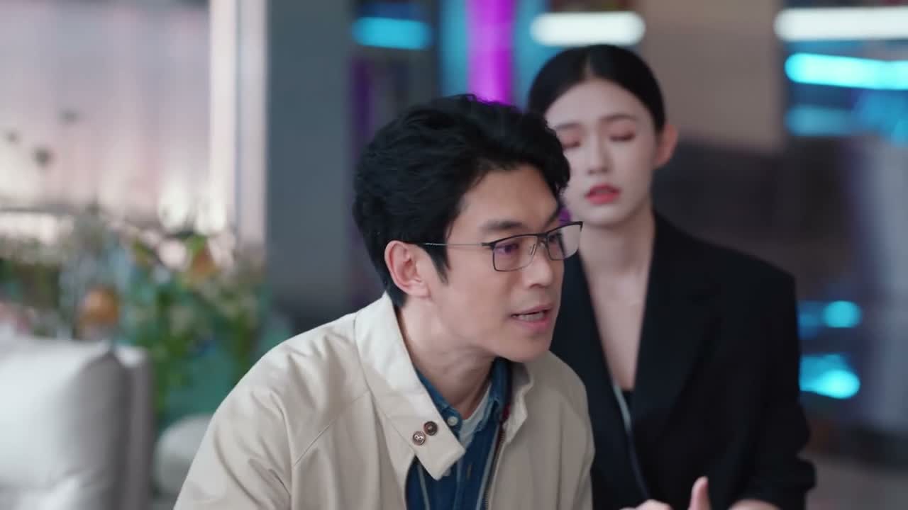 你们看 他强挤着欢笑来鼓励我们