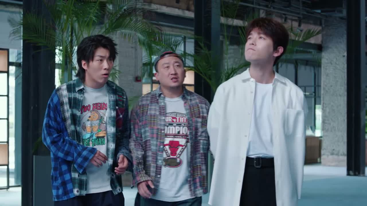 裴总 您放心啊 酒吧的业务我都能应付得来