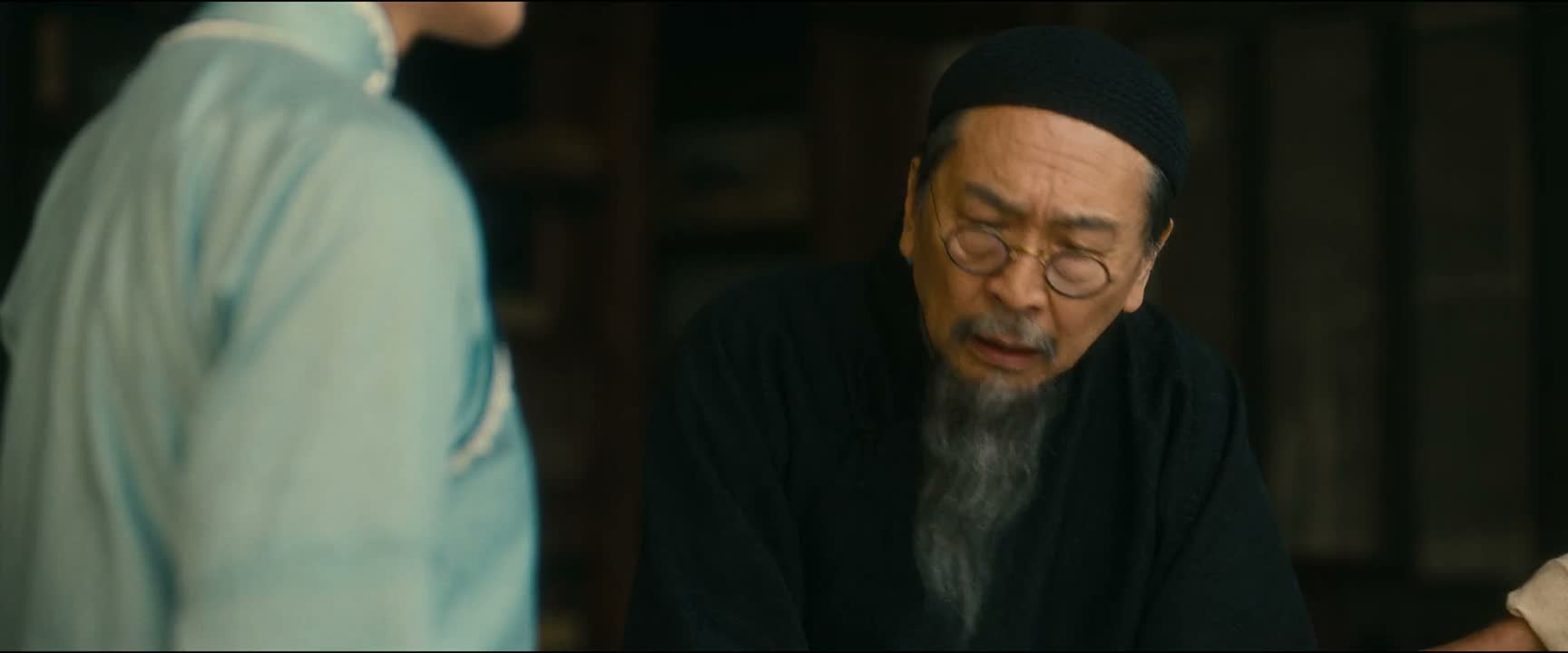 夫人现在完全是疯了 你知道她刚刚干什么吗