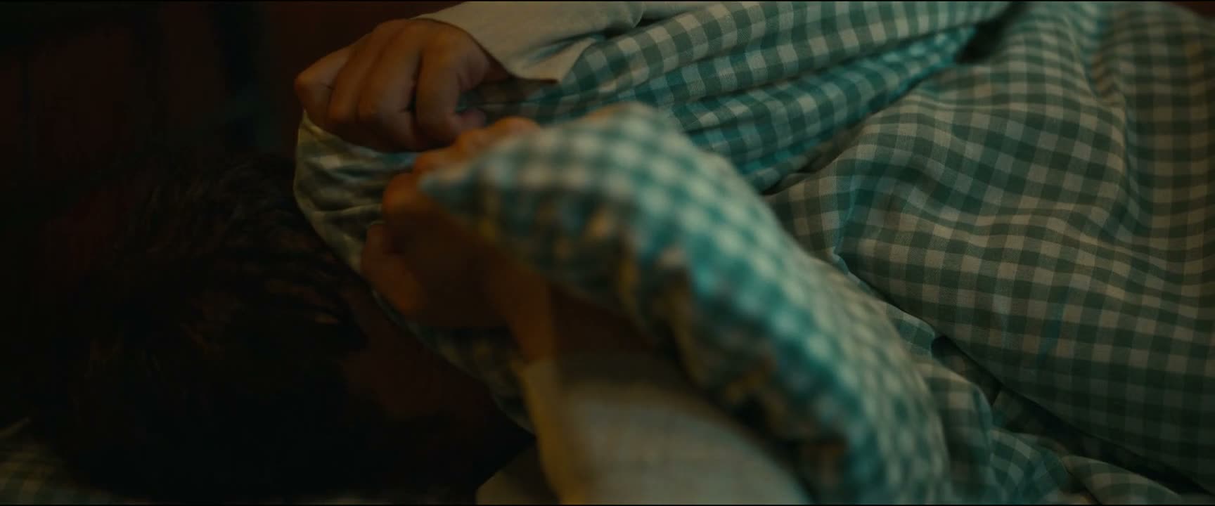 这都什么时候了 你还惦记着船票呢 你说是命重要