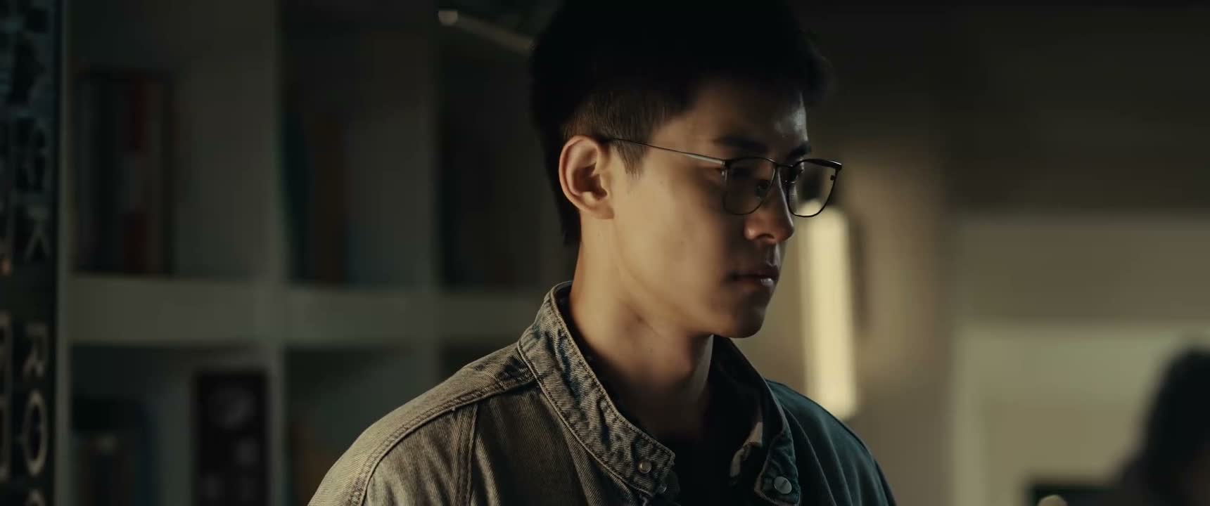 你现在已经给她 惹了那么多的麻烦了