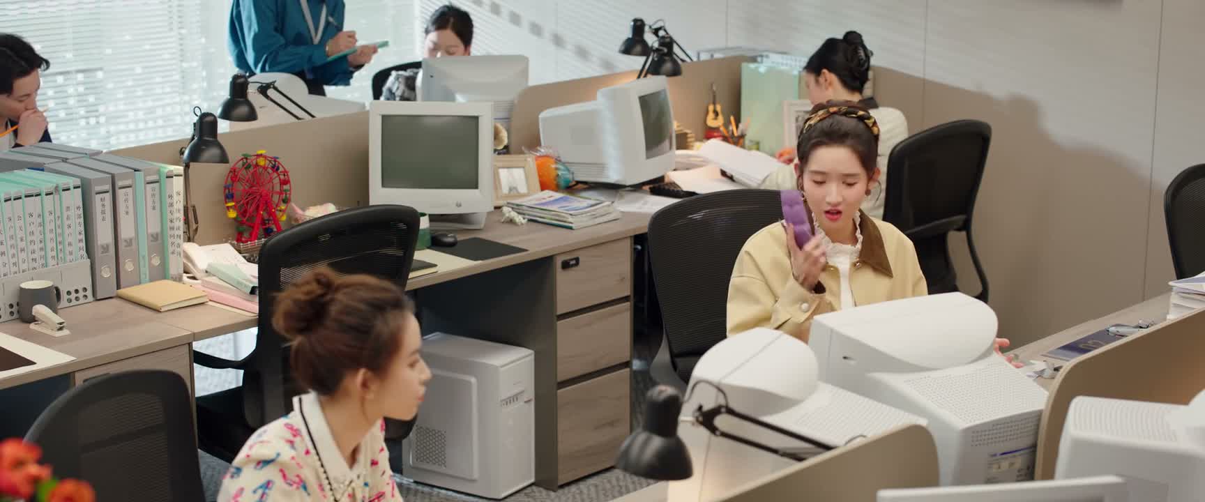 你凭什么让海明哥哥送你手机啊