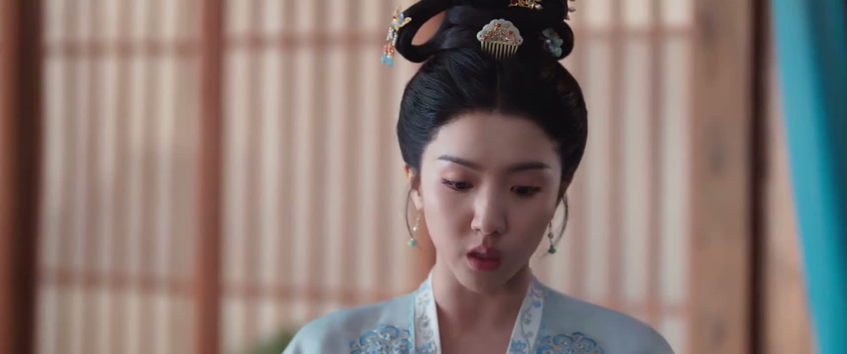 逼得她不得不跪着挣扎