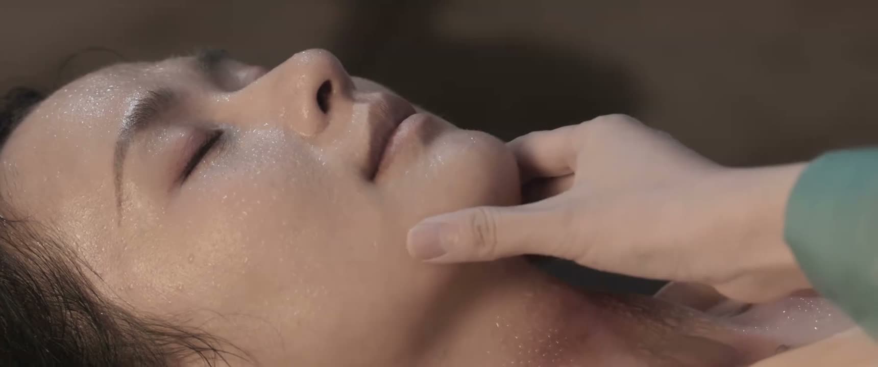 沁香的口鼻还有腹中