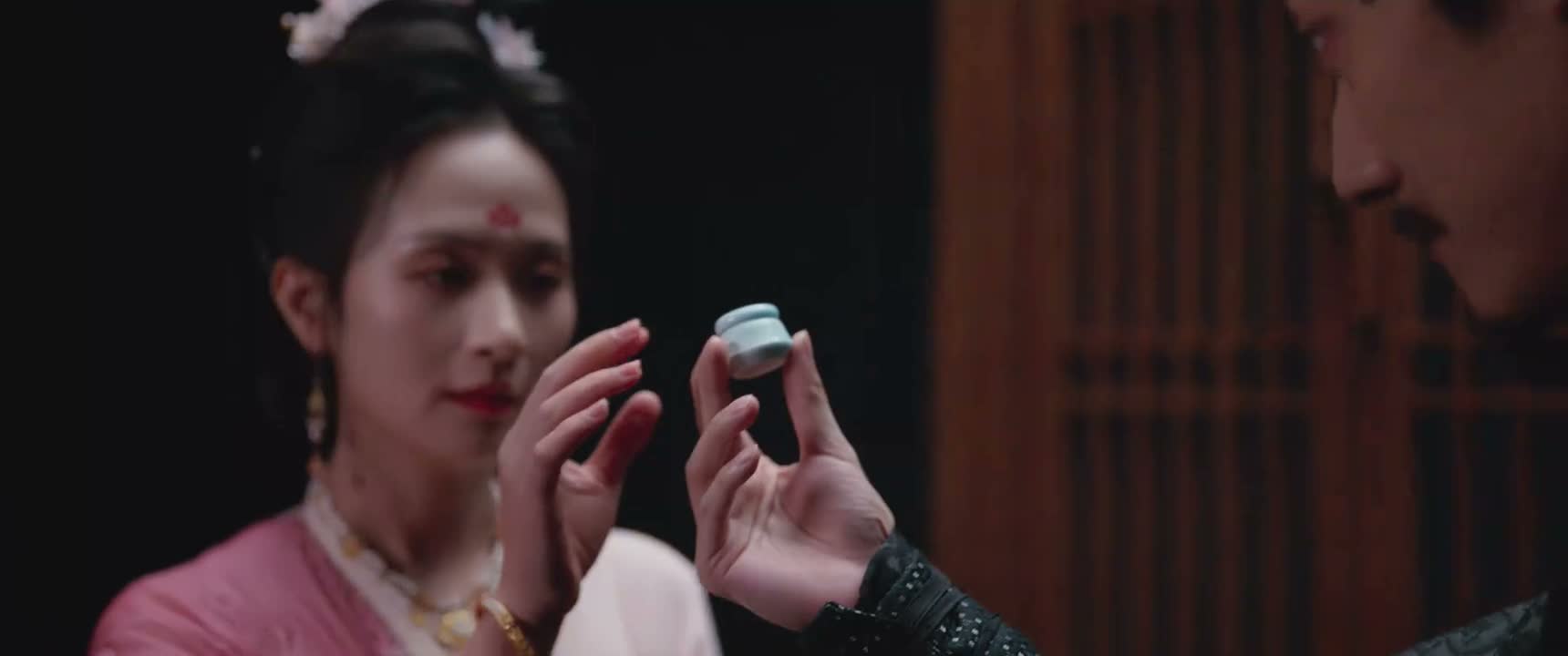如沁香一样挣扎求生的人