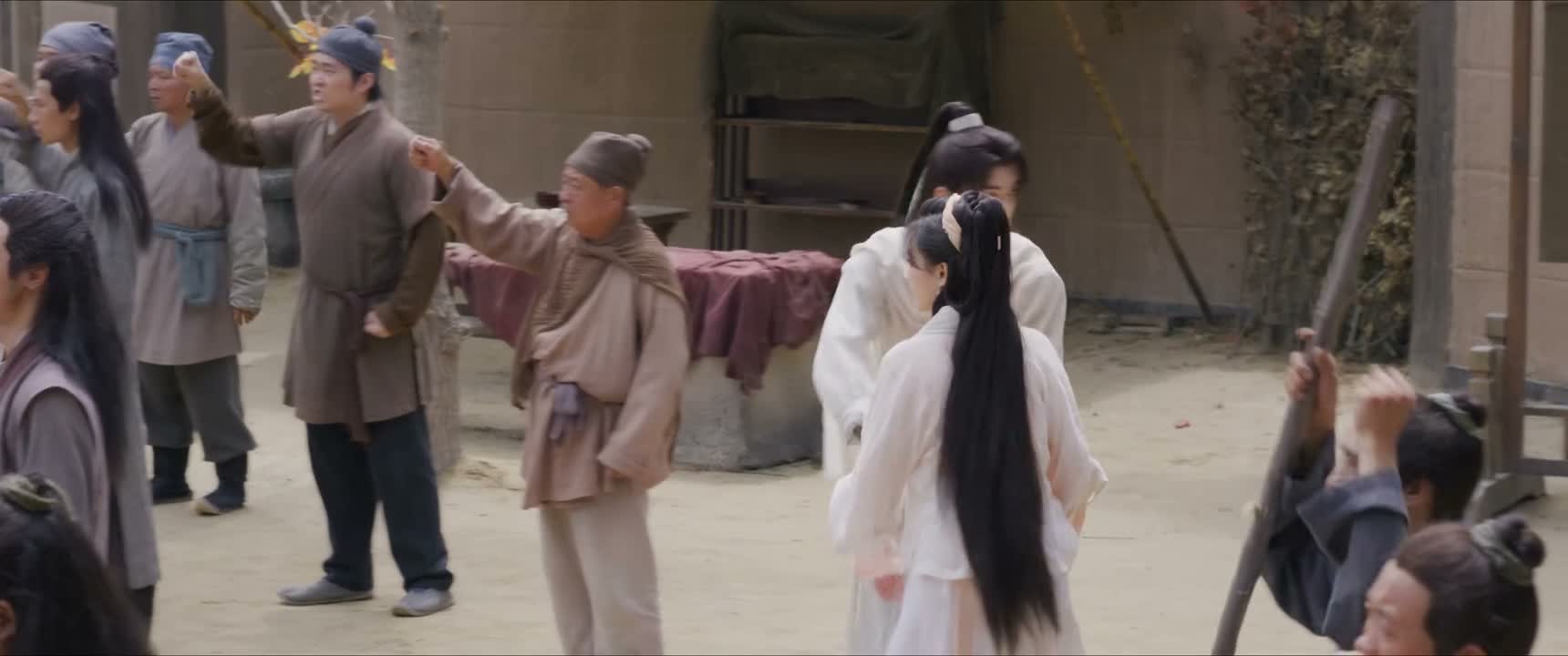 杀了她 杀了她 妖女就在这儿
