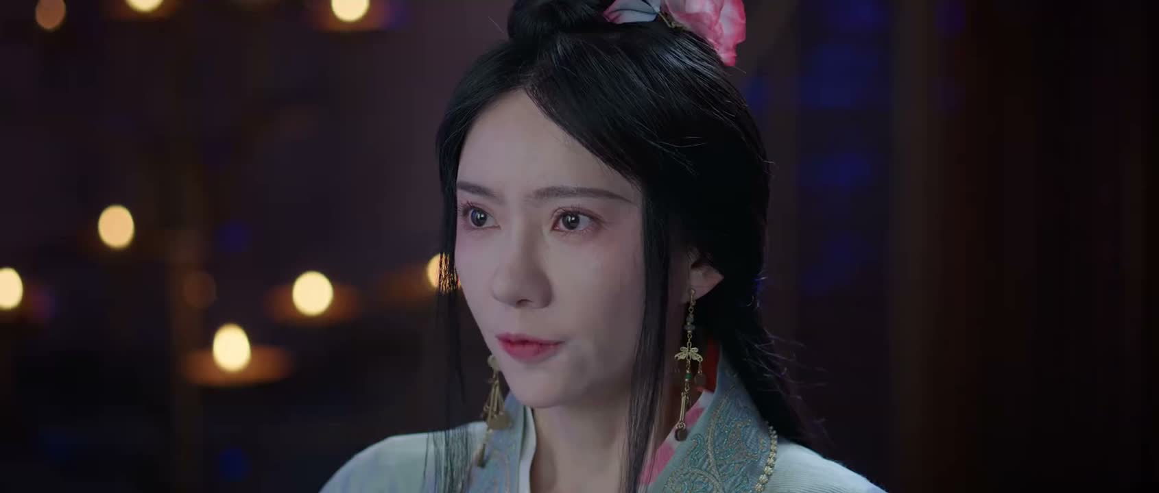 分明是黑衣人指使你的
