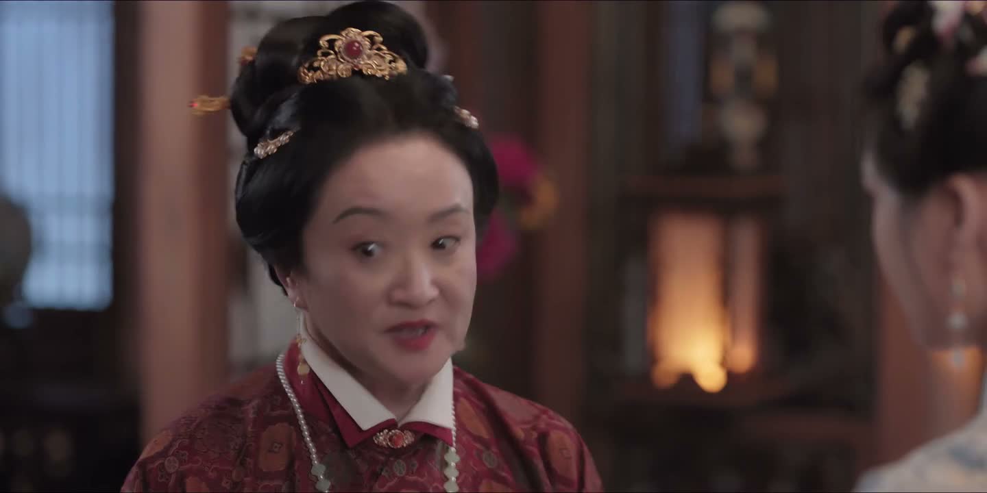总不能把她也轰出去吧