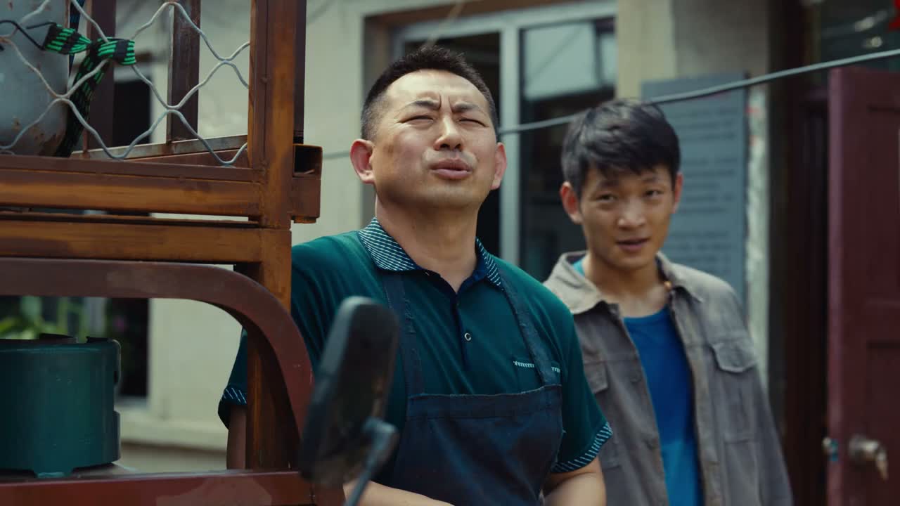 大家都是挣的辛苦钱 都不容易