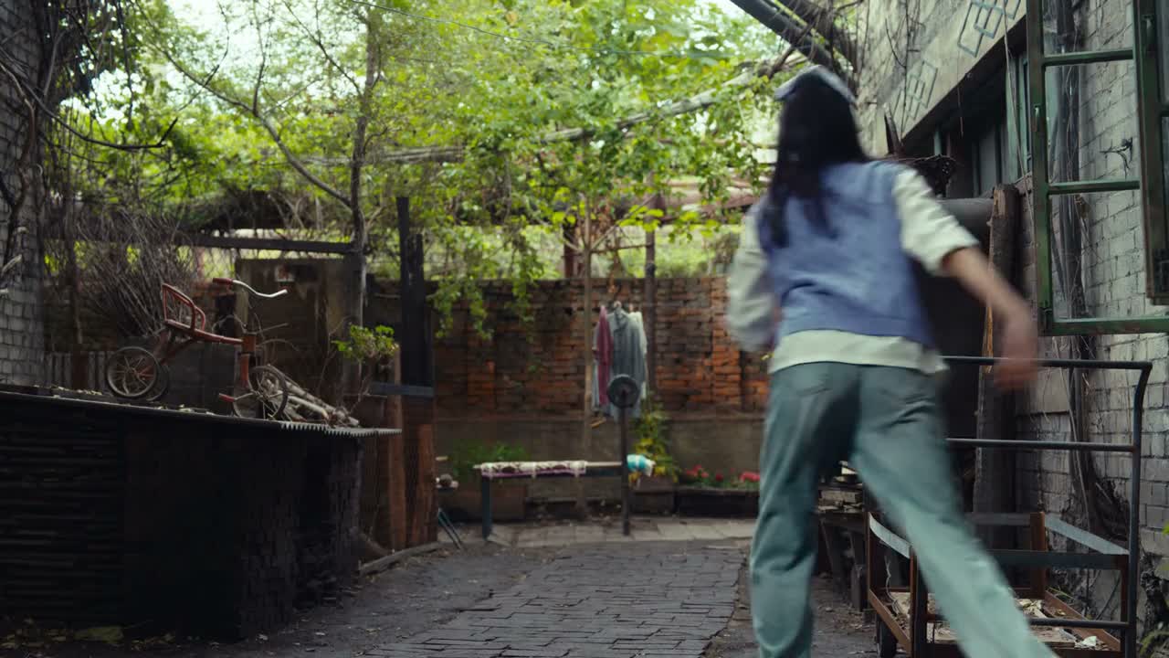 小满快出来 跟你商量个事