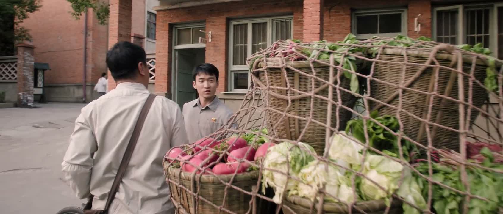 你怎么还一个人去买菜啊