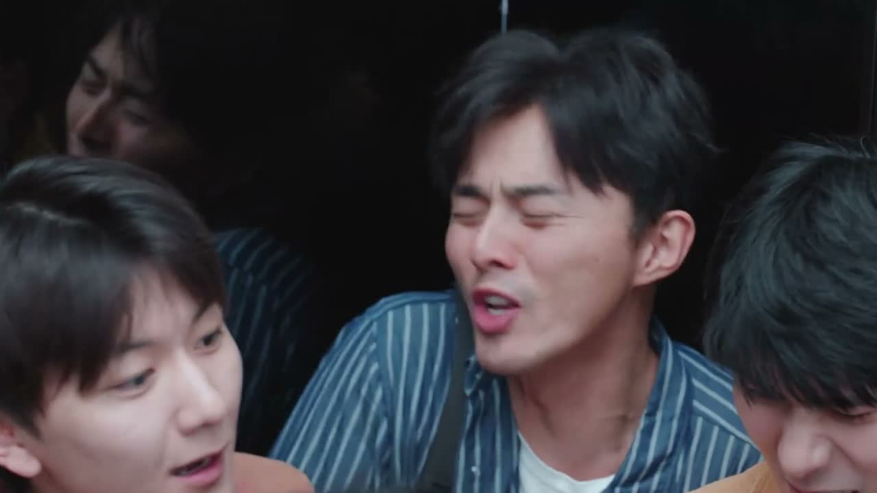 别挤我 我手机 坚持一下 对了小周