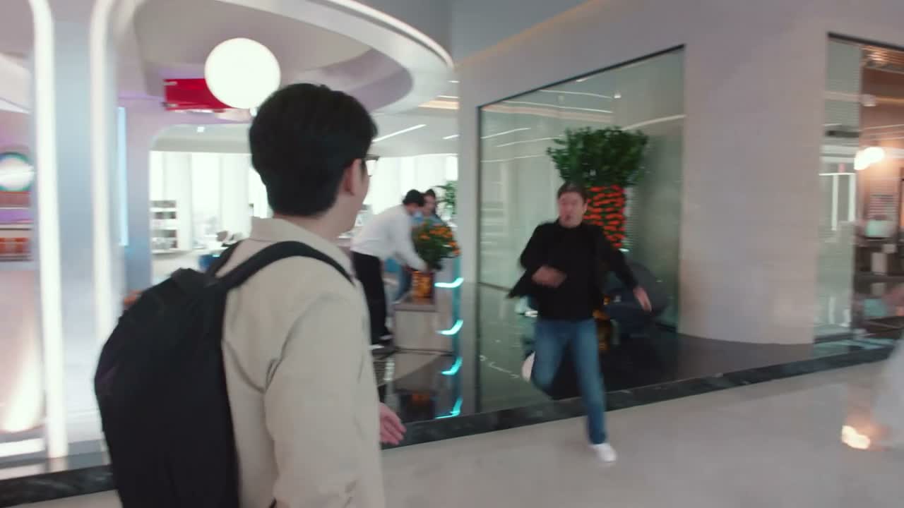 我都好久没在公司见到你了 是啊