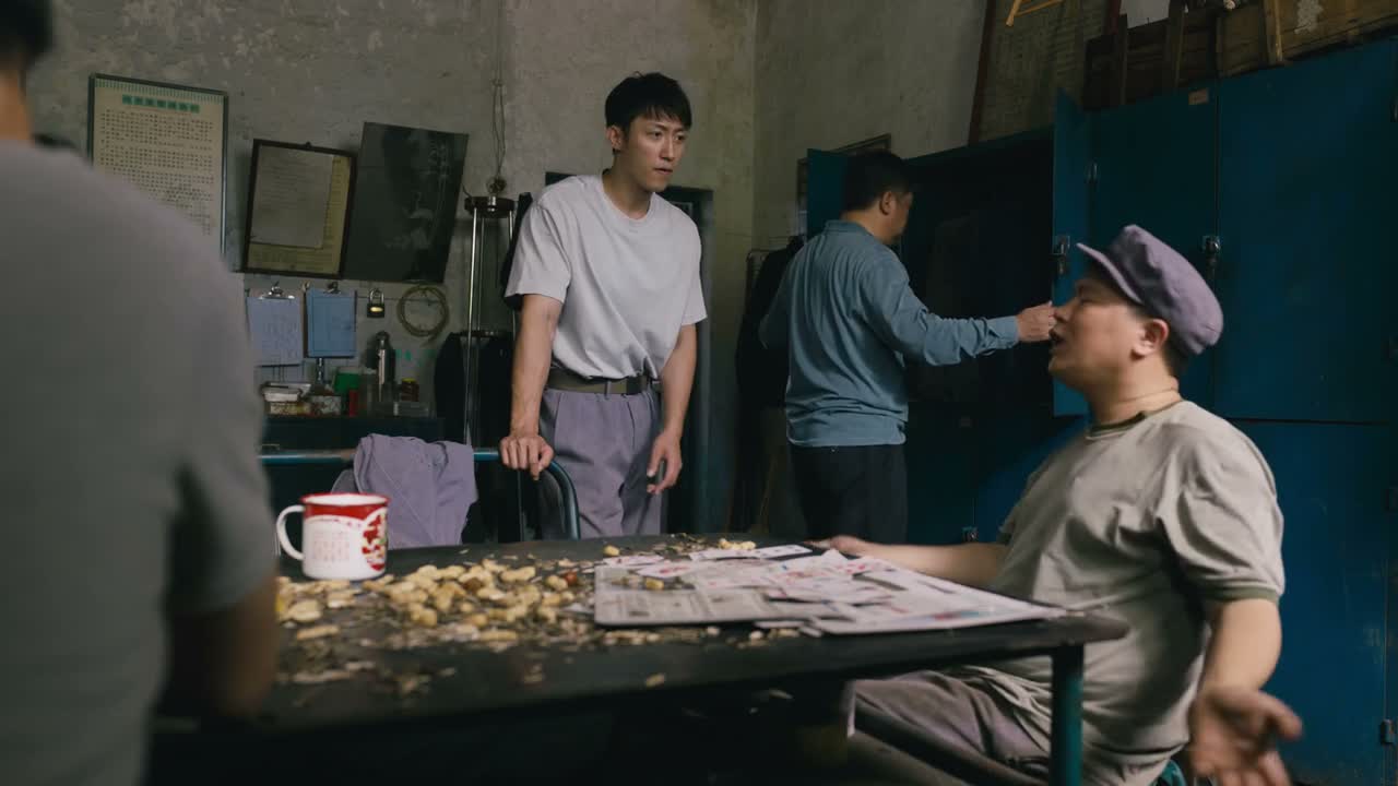 都搁这儿养精蓄锐嘛