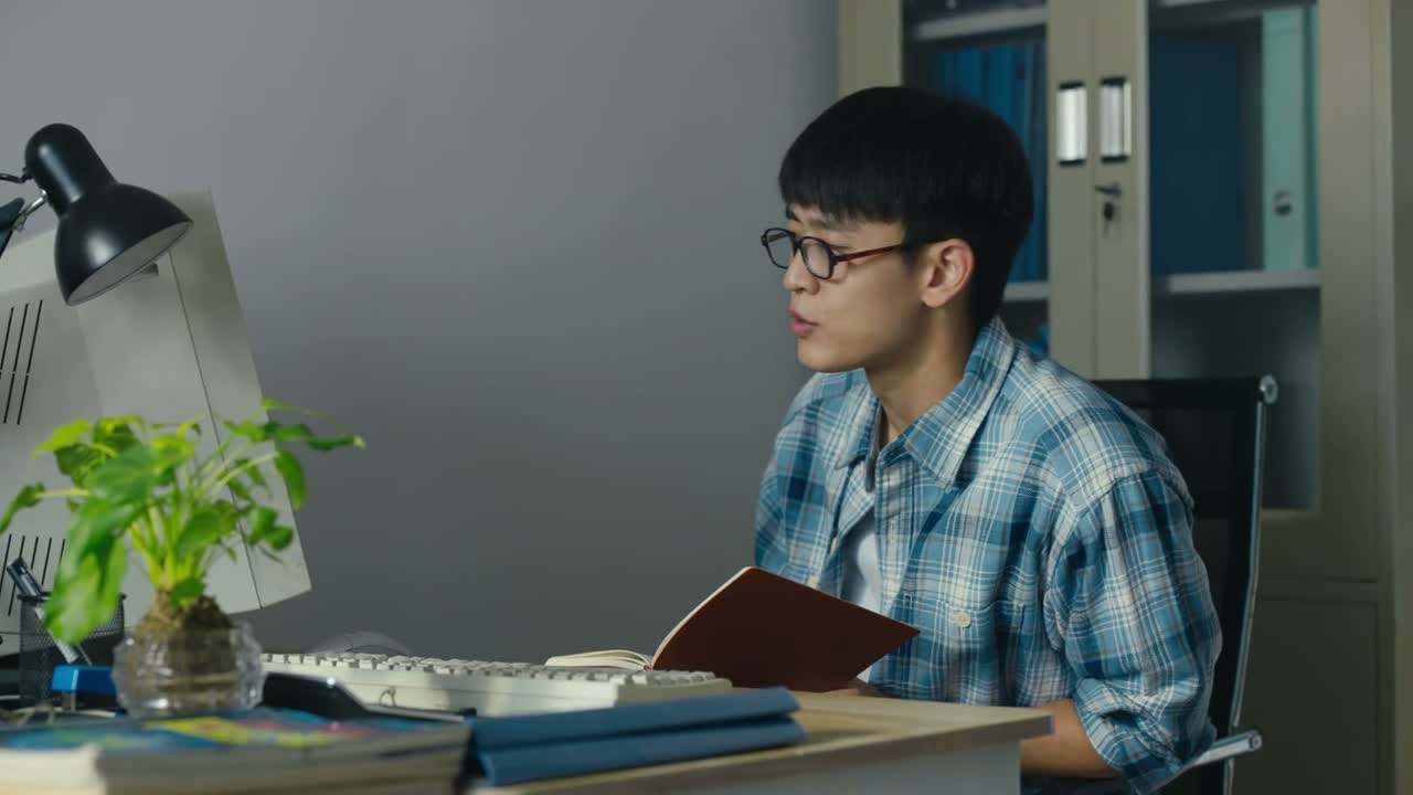我就是帮我发小找个工作 你这