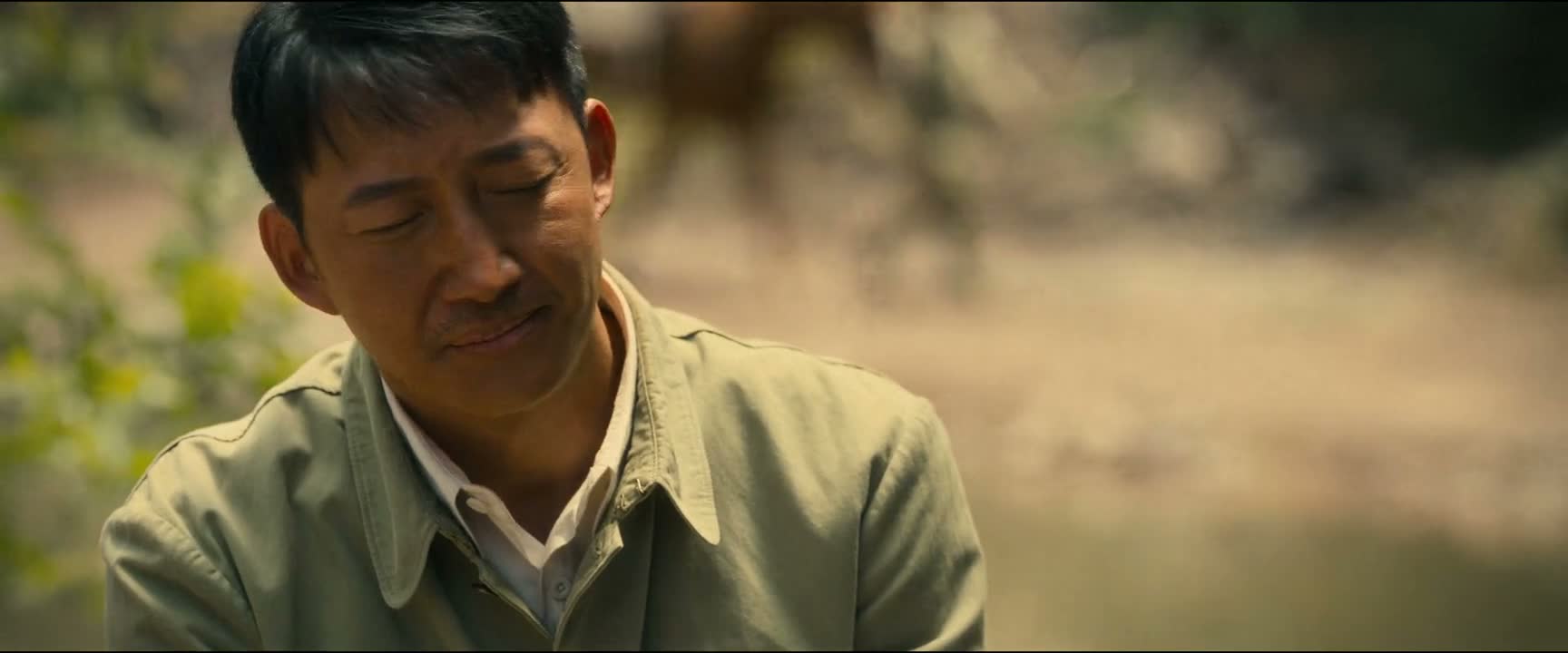 而且看人的眼神也不一样
