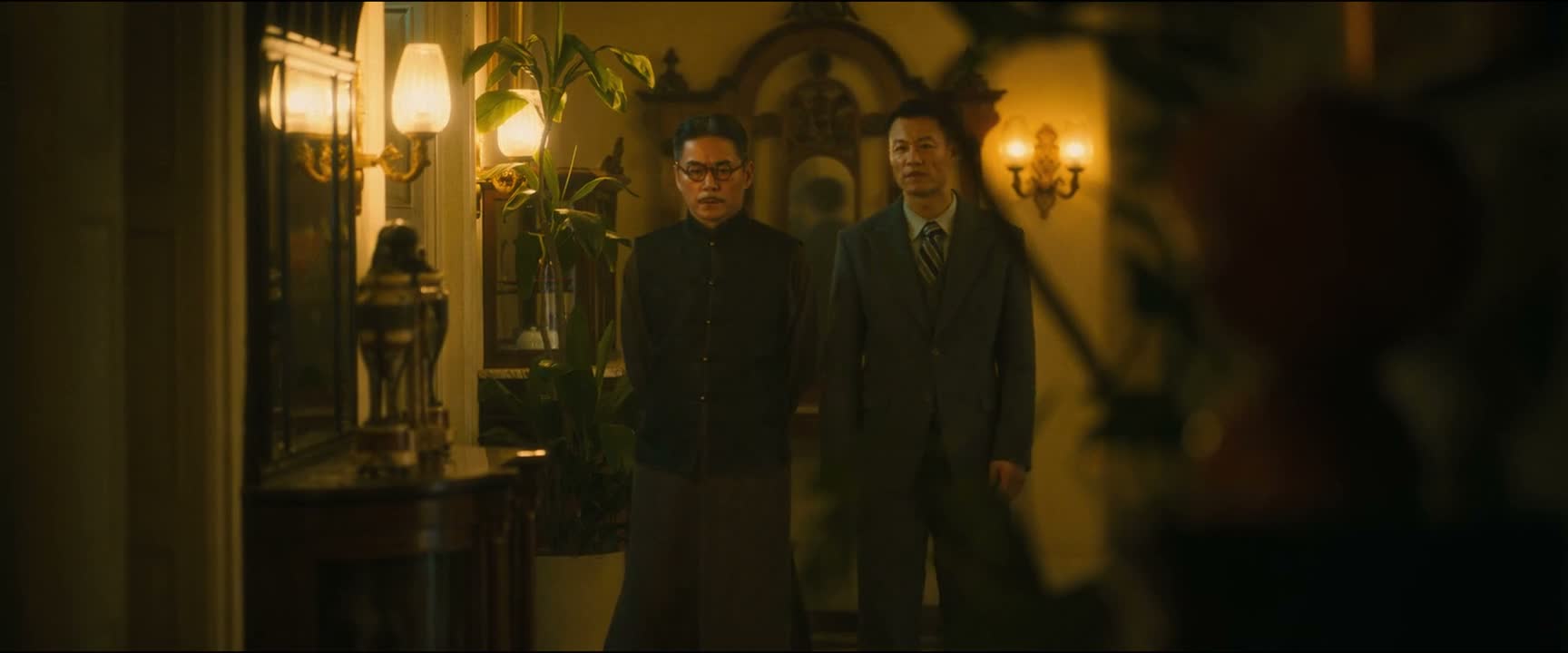 光挂几面外国国旗是不够的
