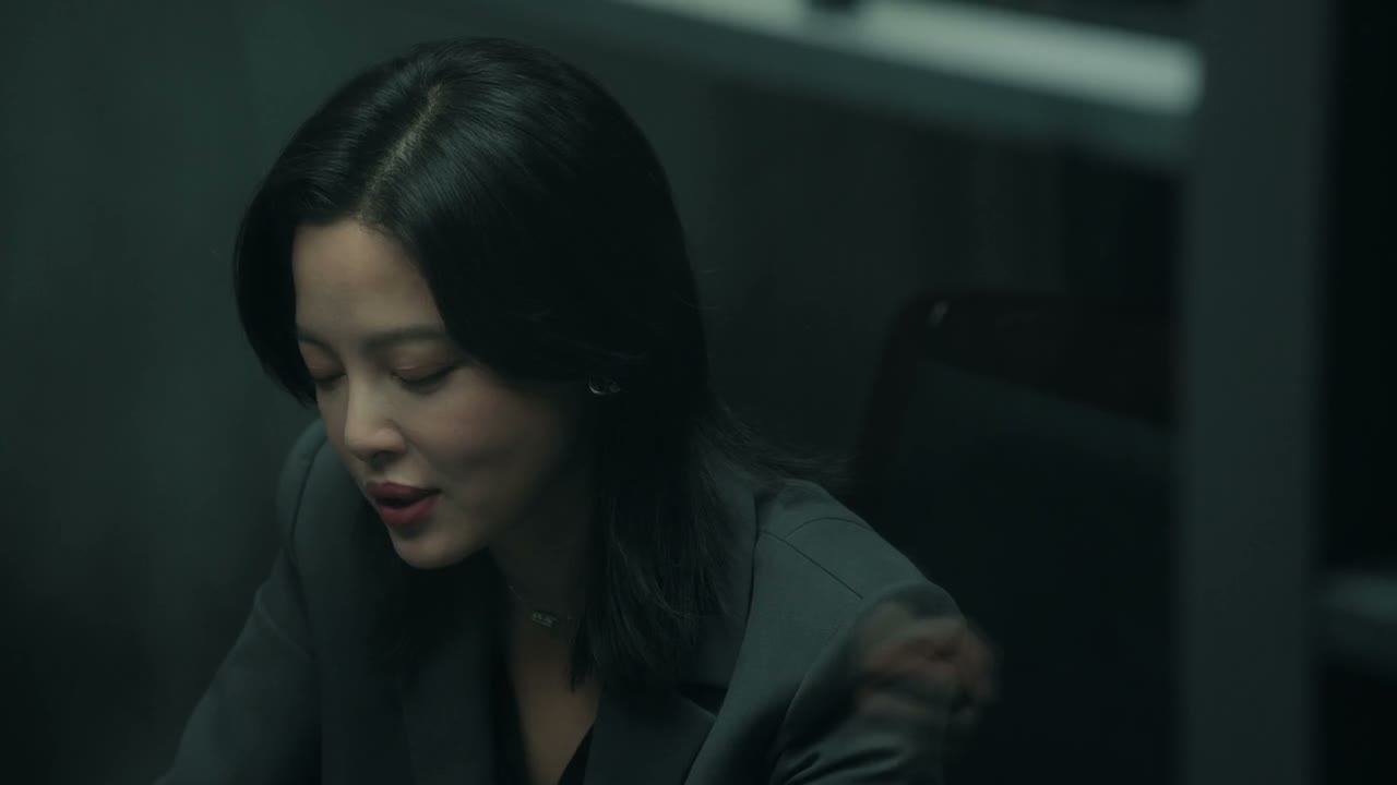 也有不止一处的伤痕