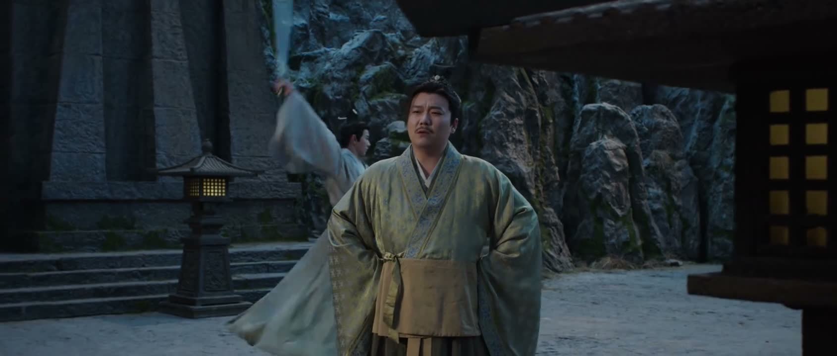 不显山不露水的