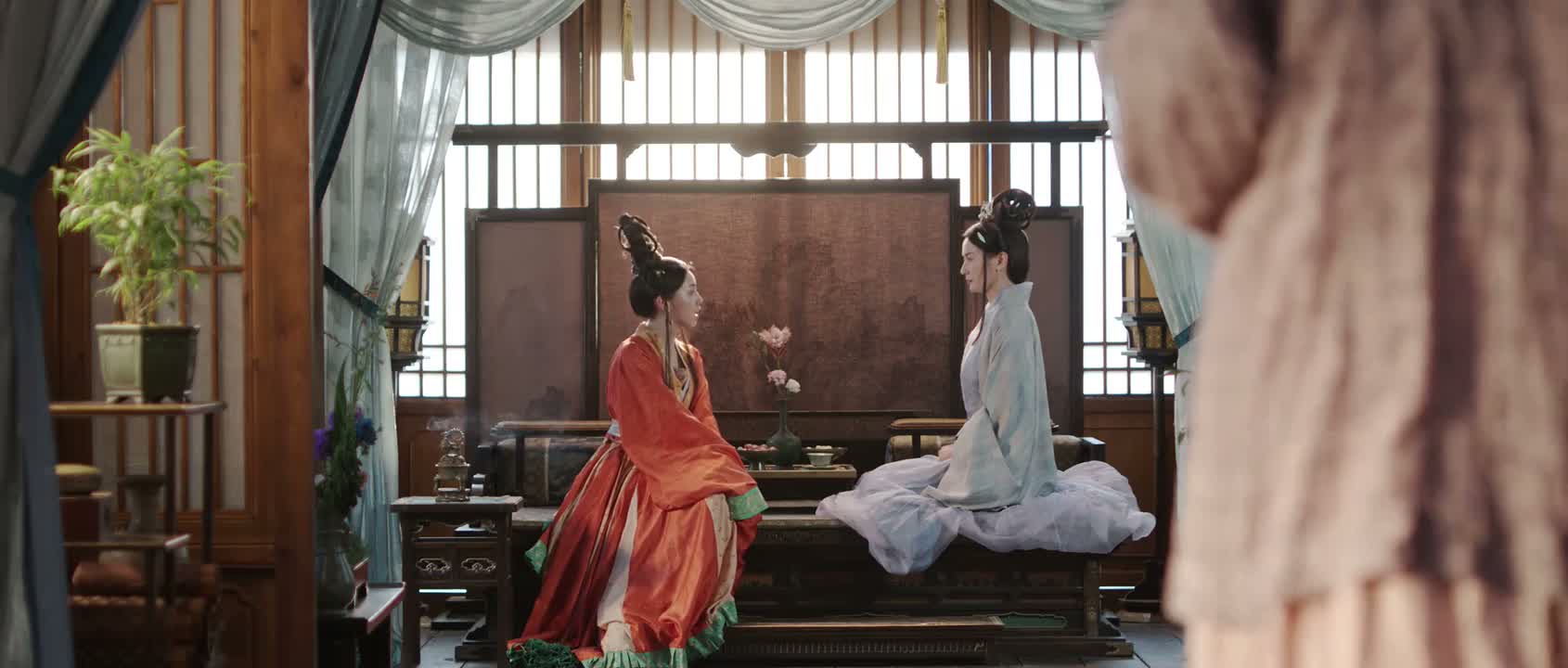 父母早亡 从小寄养在周家