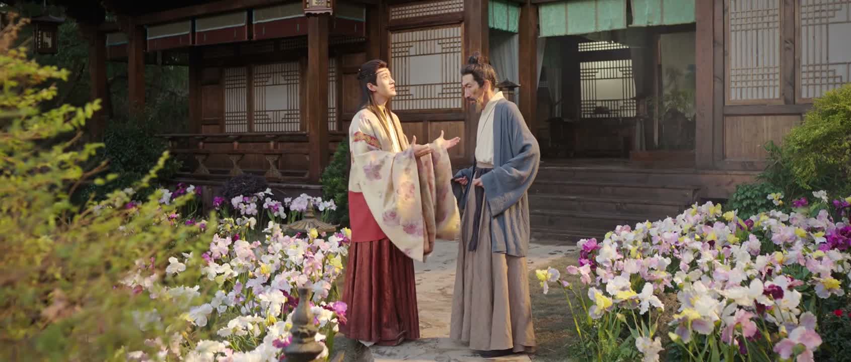 现在就是天上的牛郎织女星