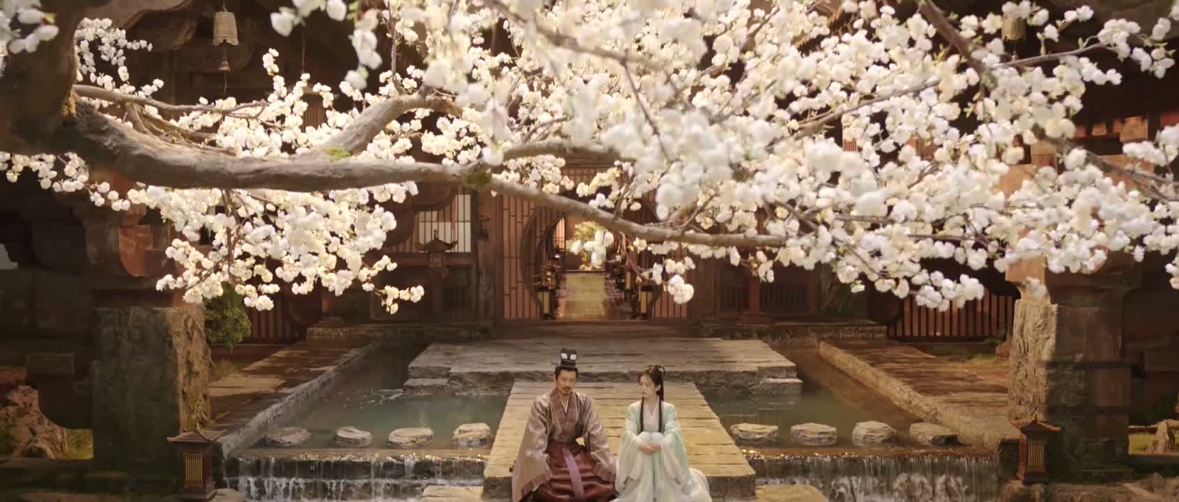 在露出淌血的獠牙之前