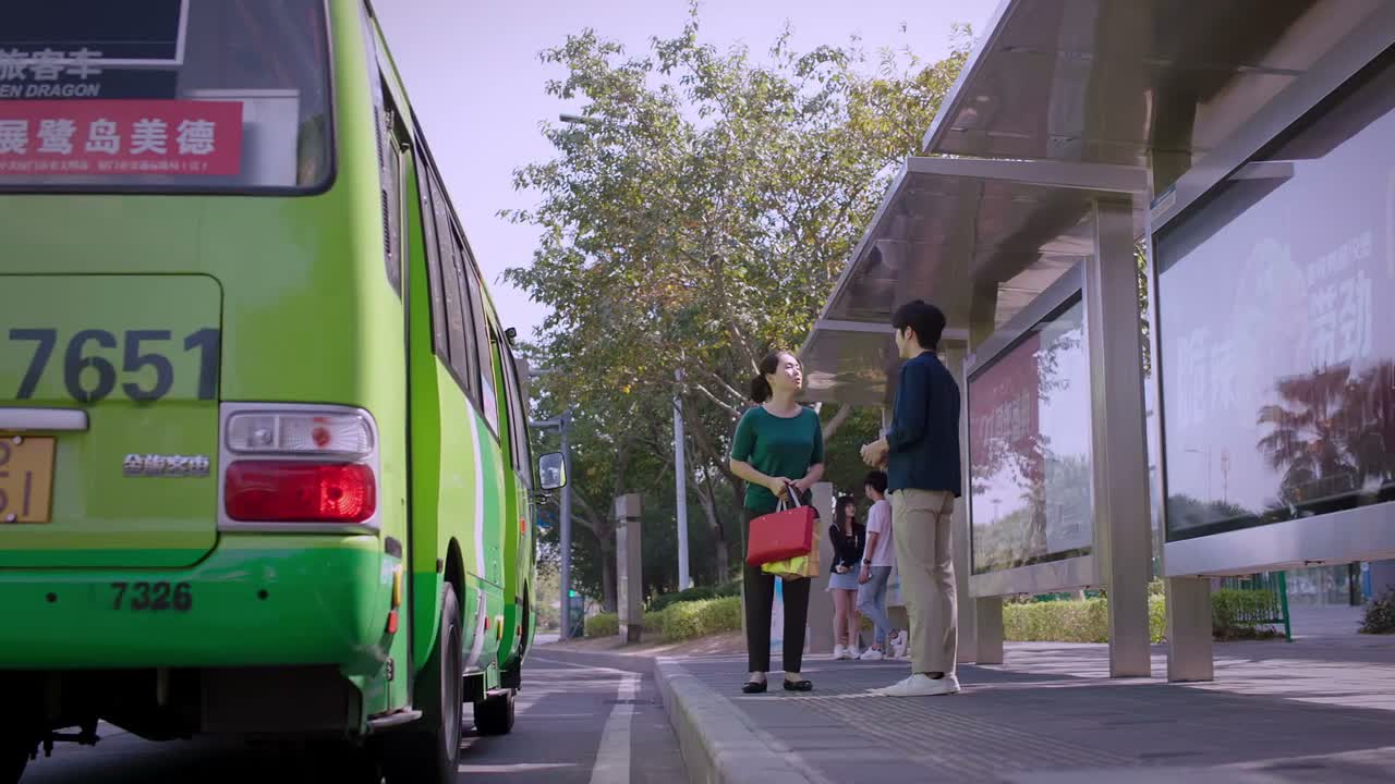 回去吧 好 没事 我看你上车