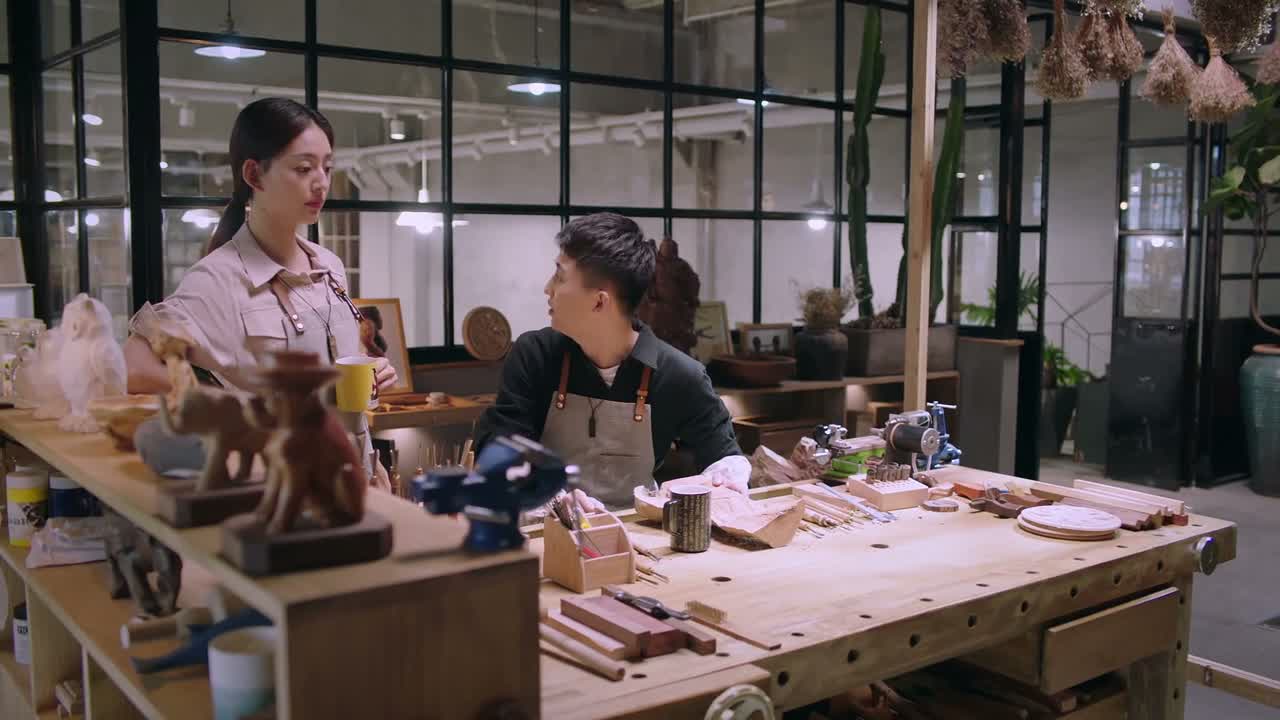 这李老板是不是傻呀