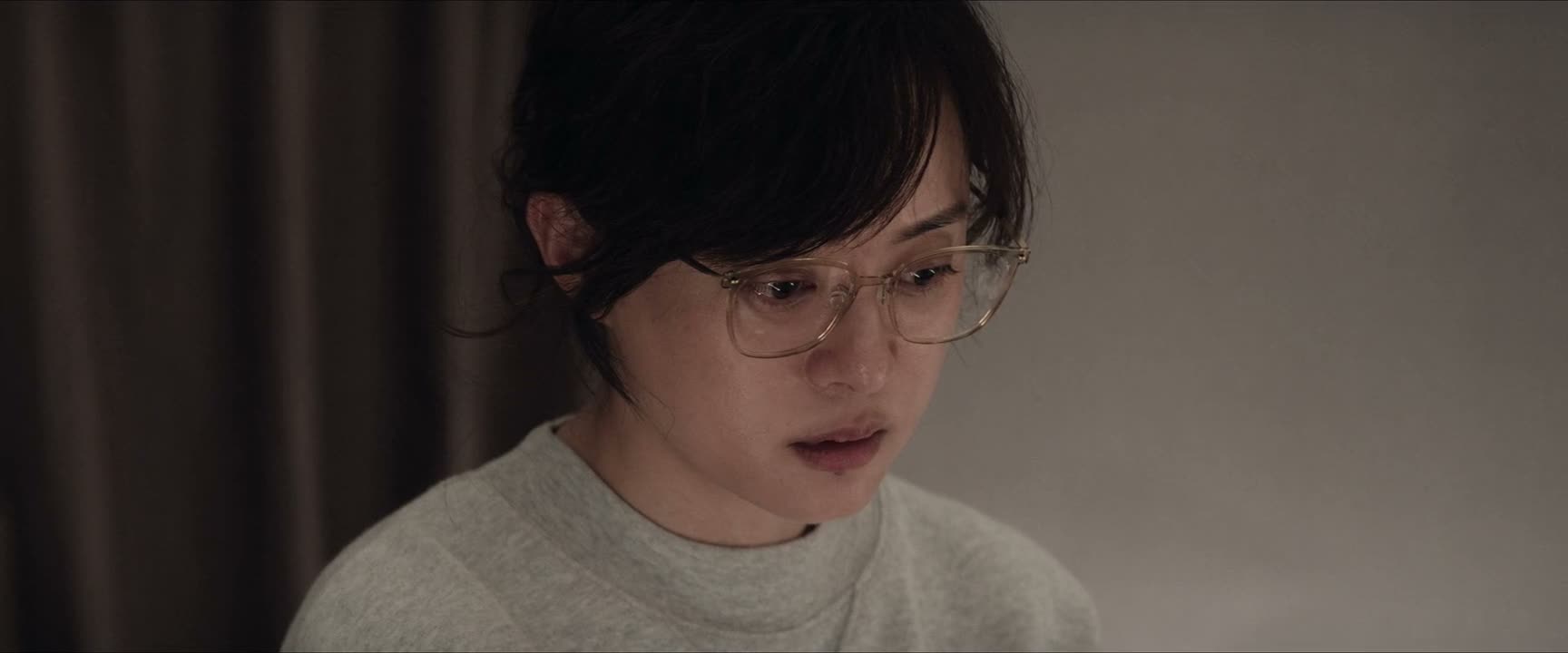 她也许比我更后悔 更痛苦