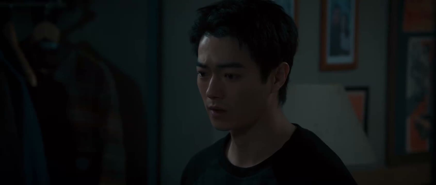 他一次又一次地逼我