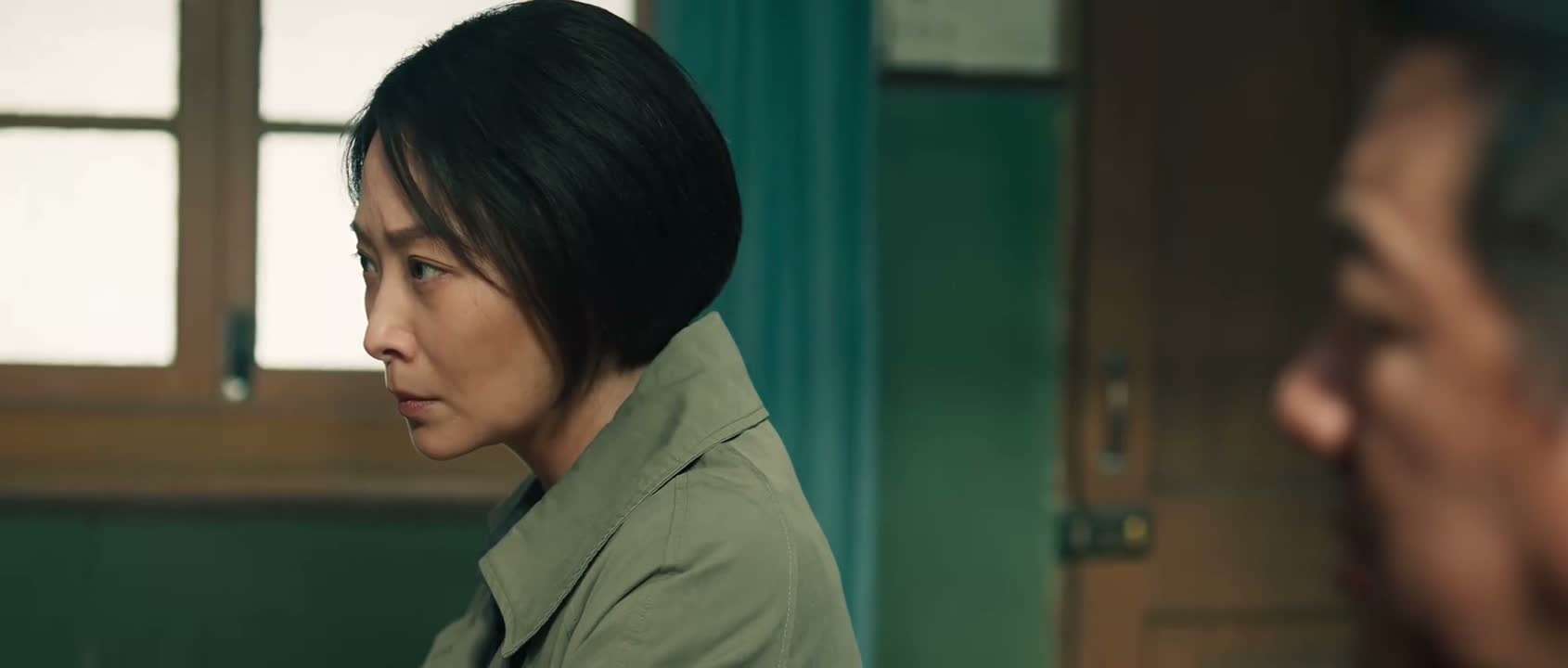 她有一米六几的个子