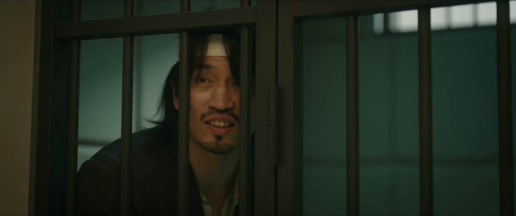 我洗的衣服晾外边了
