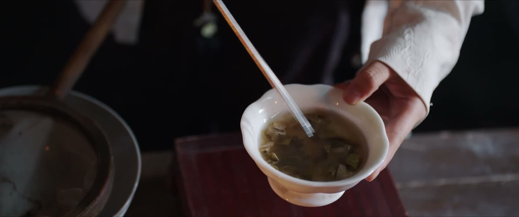 看样子像是 绢纱