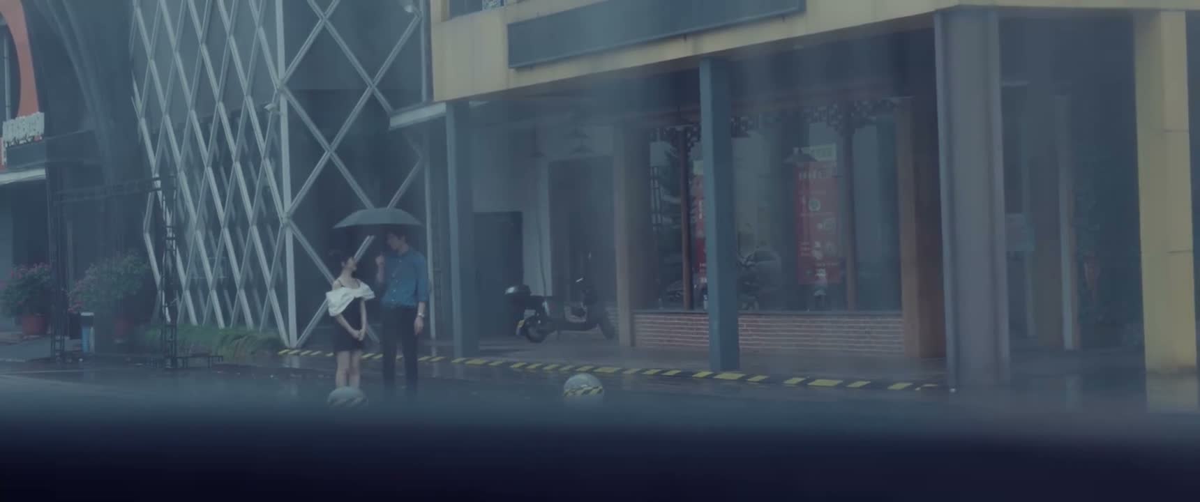 小哥哥你能帮我带路吗