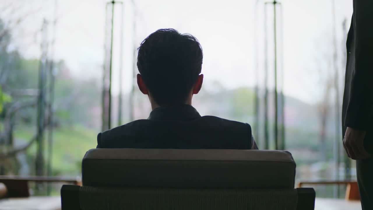 他倒挺会绝境逢生的啊