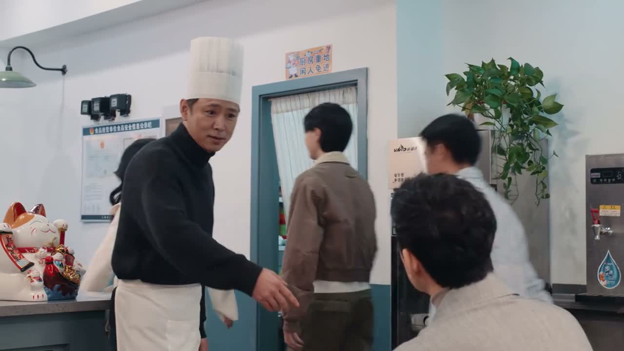 别愣着了 人多就不聊案子