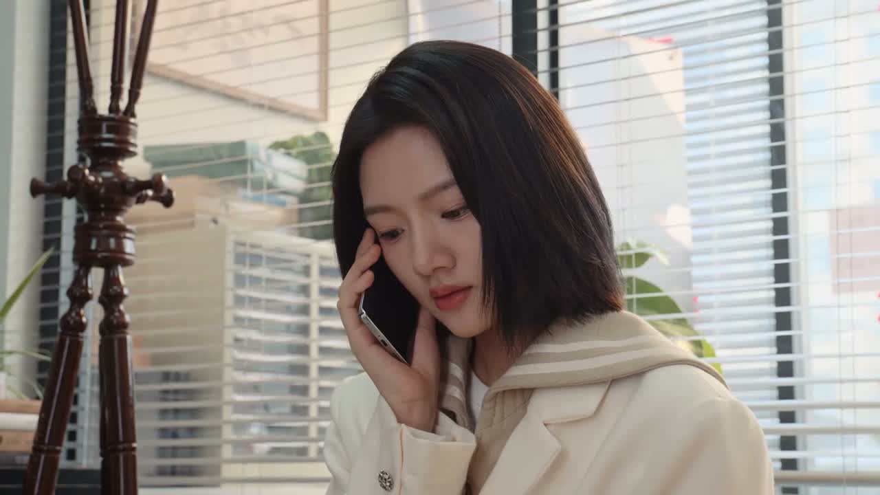 你看她这么小就会包包子了
