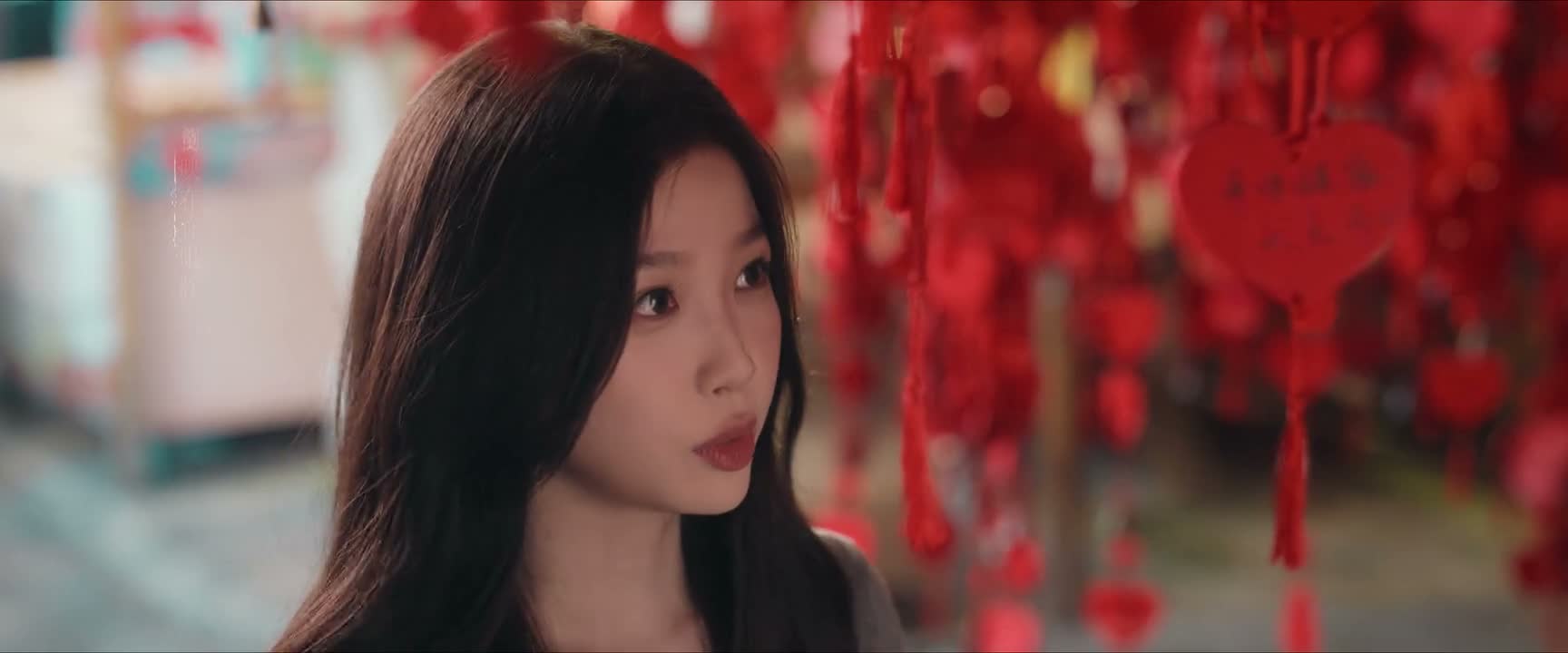 不如趁他们在玩游戏 咱们跑吧