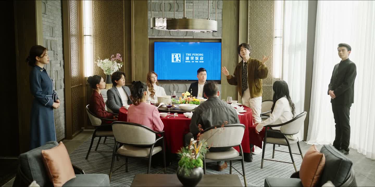 咱们移步一下对面的宽利名爵
