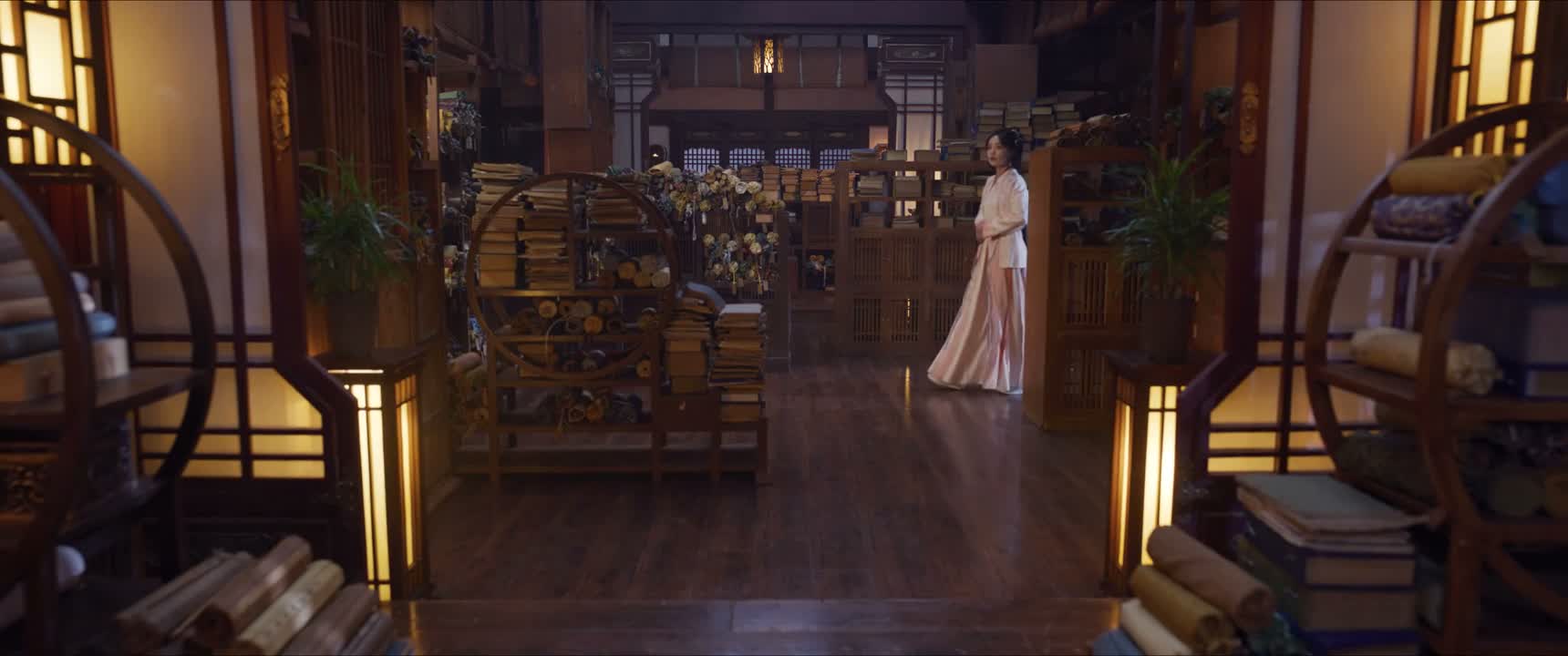 不过 你得帮我搞定一个人