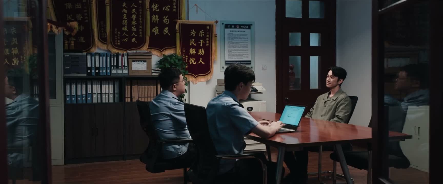 但她坚持说当年在火场